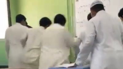 طالب يسقط ميتاً خلال مشاجرة مدرسية في جدة