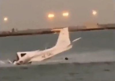 سقوط طائرة على شاطئ البحر بعسير وبيان رسمي بشأن الأضرار…