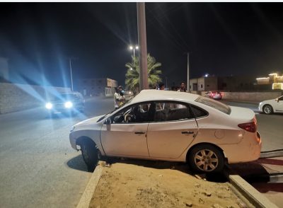 اصطدام سيارة بعمود إنارة على طريق ضمد الشقيري…