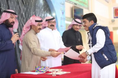 ثانوية الأمير نايف بن عبدالعزيز تكرم طلابها المتفوقين