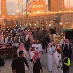 متوسطة طلحة تكرم أحد أبرز معلميها