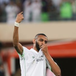 “محافظ القرى” يستقبل جثمان شهيد الوطن “الزهيري” وينقل تعازي القيادة الرشيدة لذويه