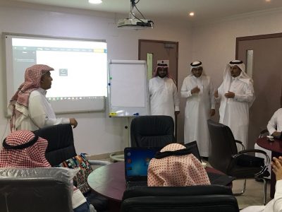 مساعد مدير عام التعليم للشؤون التعليمية يزور مركز التدريب التربوي بالهفوف