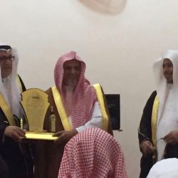 بن فحاس يتفقد معرض الأسر المنتجة بالجنادرية