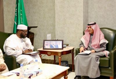 وزير العمل والتنمية الاجتماعية يلتقي سفير جمهورية تشاد لدى المملكة