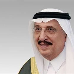 شاهد بالصور مقاتل حوثي يظهر بجوار قبره بعد أيام من دفنه!