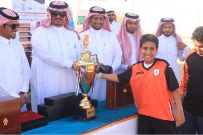 مدير مكتب التعليم بأضم يختتم دوري نادي الشباب السعودي بمدرسة عبد الله بن رواحة