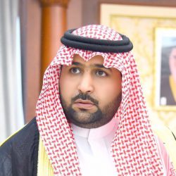 الأمير محمد بن عبدالعزيز ينقل تعازي القيادة لوالد وذوي الشهيد الجندي المالكي .