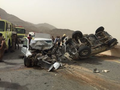 حادث تصام بين سيارتين بالحجرة يسفر عن حالتين وفاة واصابة