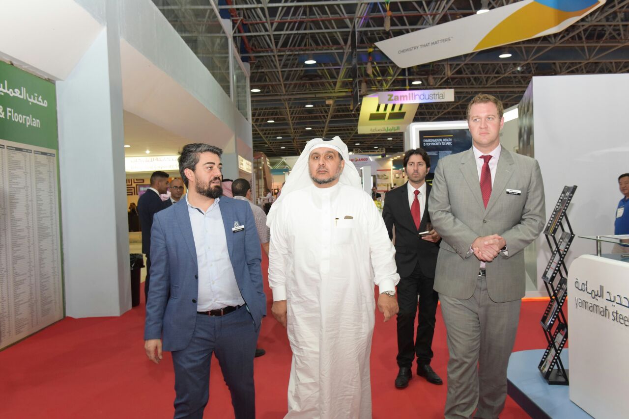 مازن بترجي يزور معرض “The Big 5 Saudi 2018″ويؤكد ان الغرفة وقعت اتفاقية مازن بترجي يزور معرض “The Big 5 Saudi 2018″ويؤكد ان الغرفة وقعت اتفاقية