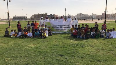 طلاب ابتدائية الملك عبدالعزيز رحمه الله يغرسون ٤٠٠ شتلة بحديقة الجرن