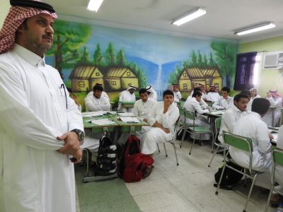 طلاب مكة يتفاعلون مع درس ” حساب النهايات جبرياً “