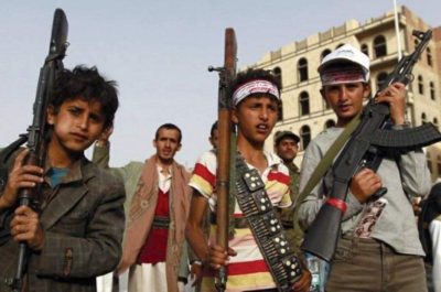 ميليشيا الانقلاب الحوثية تجند الايتام في المدارس بالقوة لاستمرار الحرب