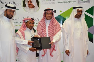 بحضور وكيل المحافظة.. كلية العلوم والآداب بفرع جامعة الملك خالد بتهامة تكرم “بن شينان”