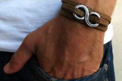 ماحكم لبس السوار في يد الرجل