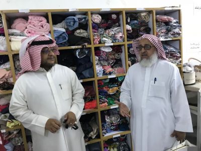 مدير الجمعية الخيرية بأبوعريش في زيارة تفقدية للمشروع الخيري “يدآ بيد لكسوة المحتاج”