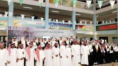 مجمع الخندق بهديب يودع طلابه الخريجين