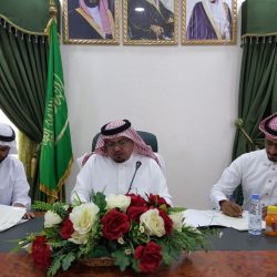 وكيل إمارة جازان للتنمية يؤدي صلاة الميت على الشهيد الجندي الفيفي.