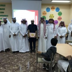 طلاب قسم الصحافة والإعلام بجامعة جازان يزورون جريدة البلاد