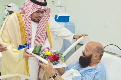 محافظ القرى يزور المرضى المنومين بالمستشفى العام