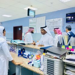 ” نائب وزير الحج والعمرة ” يطلع على خدمات ” هدية الحاج والمعتمر ” في منطقة المسجد الحرام