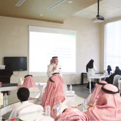الدكتور البازعي ضيفا على الجامعة الأمريكية في الأردن