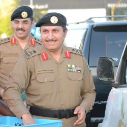 وكيل محافظ صبيا يتقدم المصلين على شهيد الواجب (الحيسي)