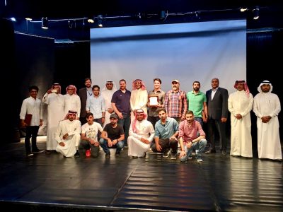 حضور وتفاعل بالأمسية السينمائية للمنتج الأمريكي براد جونسون بثقافة وفنون الأحساء