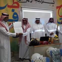 مدرسة عامر بن ربيعه الابتدائية بمكة المكرمة تحتفل بتخريج طلابها