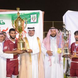 متوسطة “ابن نصير” بالأحساء تكرم 3 حراس مدارس