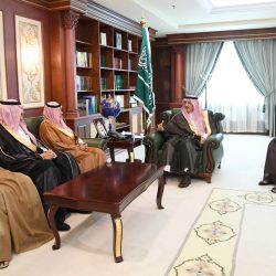سمو أمير الباحة يعايد منسوبي الامارة