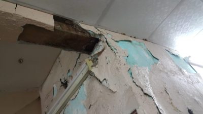 بر الفيصلية يستجيب لإستغاثة أسرة سقط سقف منزلها