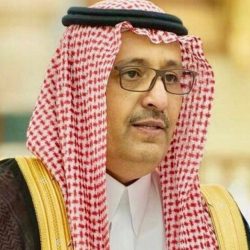 العلامة أبو بكر الجزائري على الفراش الأبيض بعد أن جاوز القرن من عمره