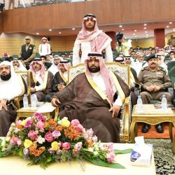 أمير منطقة جازان بالنيابة يقلد مساعدي مدير الشرطة رتبتيهما الجديدتين .