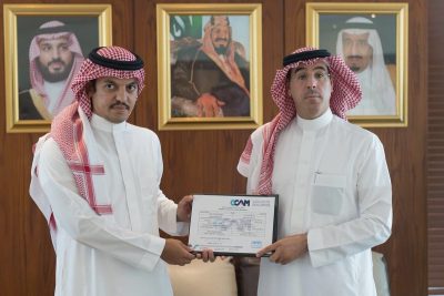 وزير الإعلام يسلم الرخصة السينمائية الثالثة لاتحاد «الراشد – امباير»