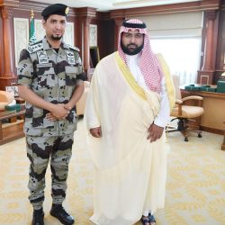 أمير منطقة جازان بالنيابة يقلد مساعدي مدير الشرطة رتبتيهما الجديدتين .