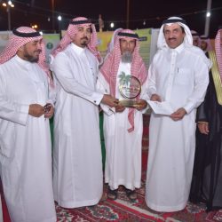 أكثر من ٢٠٠٠ شخص يشكلون ” الاحساء تراث عالمي “