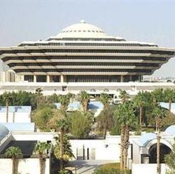 الملك يترأس جلسة مجلس الوزراء بقصر السلام بجدة