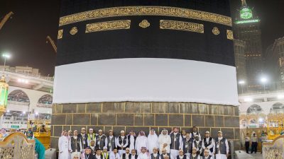 الرئاسة ترفع ثوب الكعبة استعداداً لموسم حج(1439)هـ