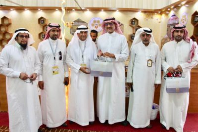 معالي الدكتور محمد القاسم يشيد بدور جمعية النحالين التعاونية بالباحة