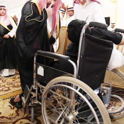 مدير مطار الطائف الدولي يكرم مشرف طيران فلاي دبي