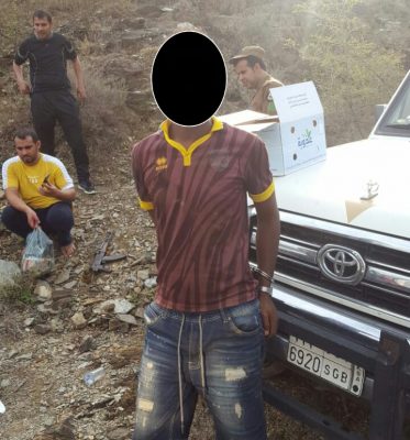 القبض على عدد من المخالفين ومروجي المخدرات بمركز الحبيل