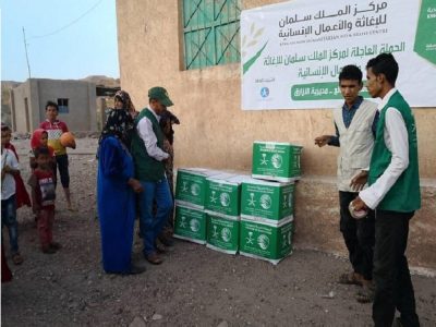 مركز الملك سلمان للإغاثة يواصل توزيع السلال الغذائية للمحتاجين بمحافظة الضالع