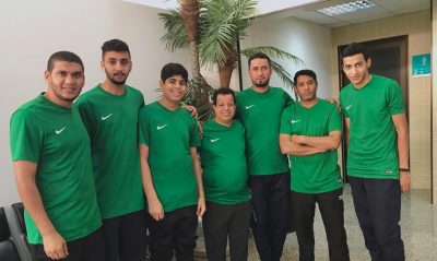 طاولة الطرف تواجه أحد