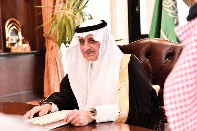 أمير منطقه تبوك يترأس اجتماع لجنه الدفاع المدني الرئيسية