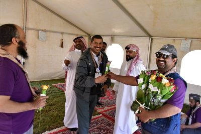 حظيت بالإشادة و الإعجاب .. خدمات الطلاب بتعليم الجوف يقدمون الورود لضيوف المهرجان