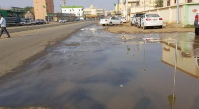 بلدية محافظة أحد المسارحة تحمل إدارة المياه كافة التلفيات في طريق الملك فهد جراء التسريبات المستمرة