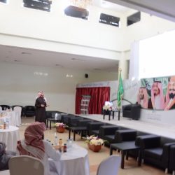 أمين جدة يتقدم المتبرعين في حملة مشتركة مع صحة جدة والمشاركة المجتمعية للتبرع بالدم