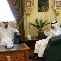 على هامش مهرجان التعليم للتربية الكشفية .. الكشاف الرويلي يكرم قائده الشمري
