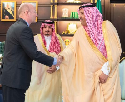أمير الباحة يستقبل سفير مملكة السويد ويشيد بالعلاقات المتينة التي تربط البلدين